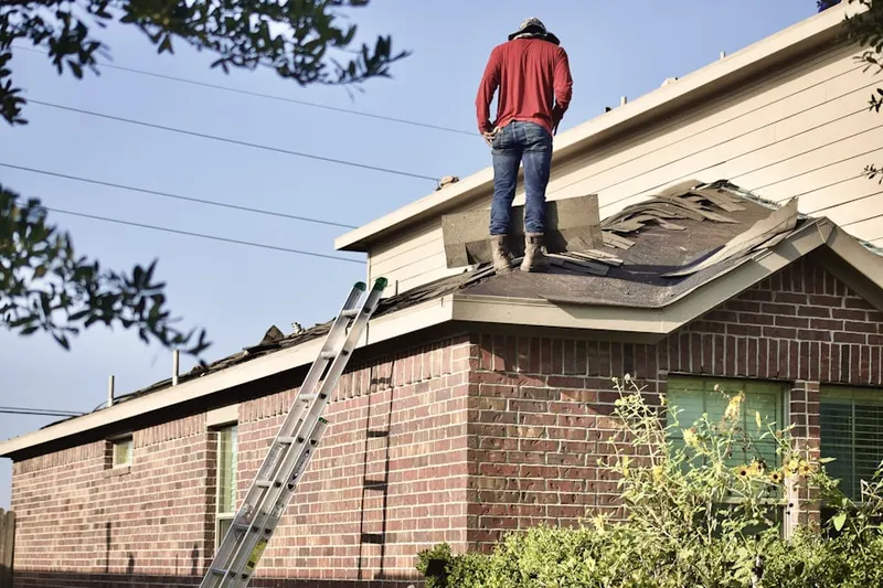 Professional roofer working on a residential roof in Estate Grove and Valencia Estates